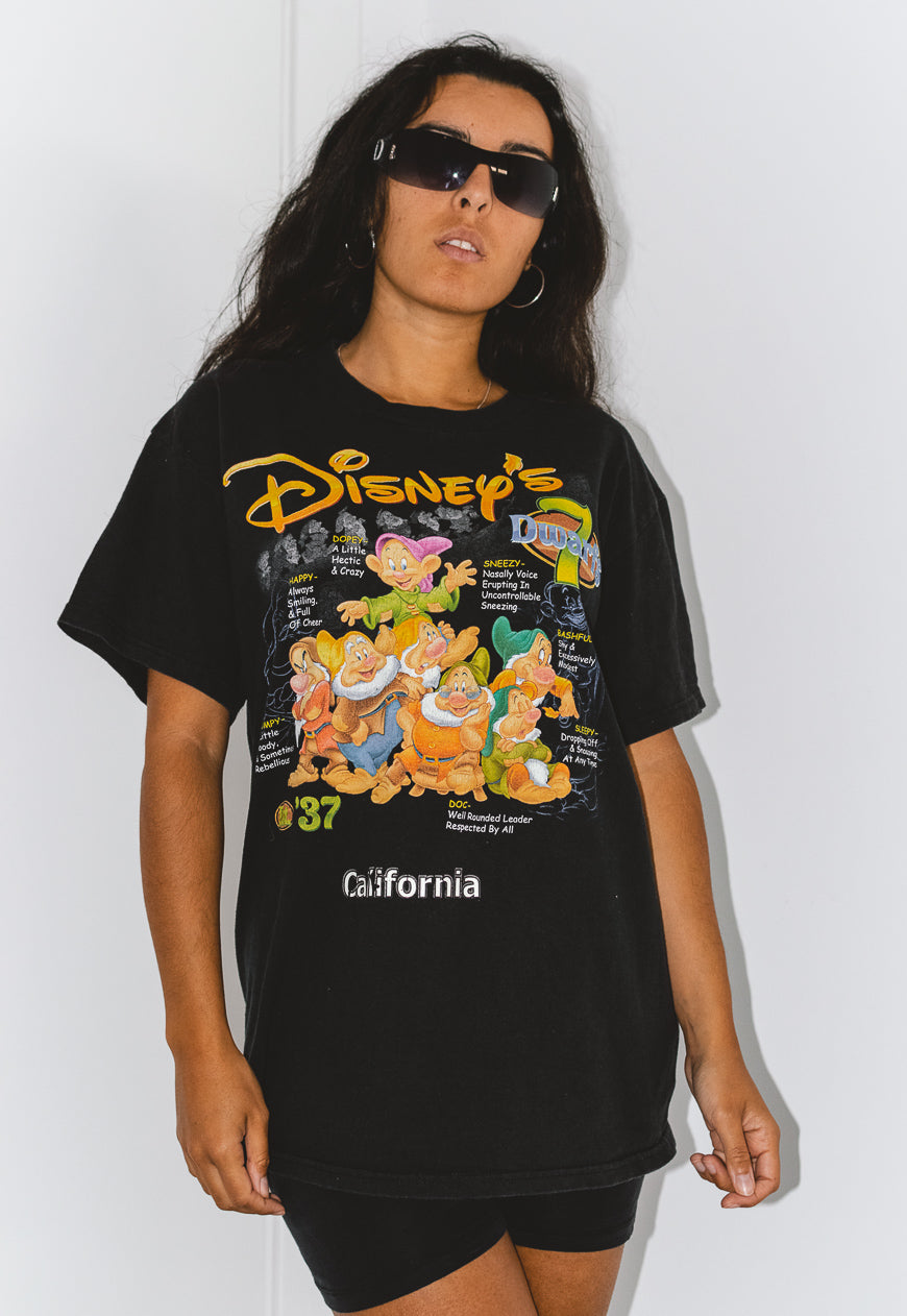 Vintage 90s Snow White Dwarf Cartoon Disney Graphic T-shirt